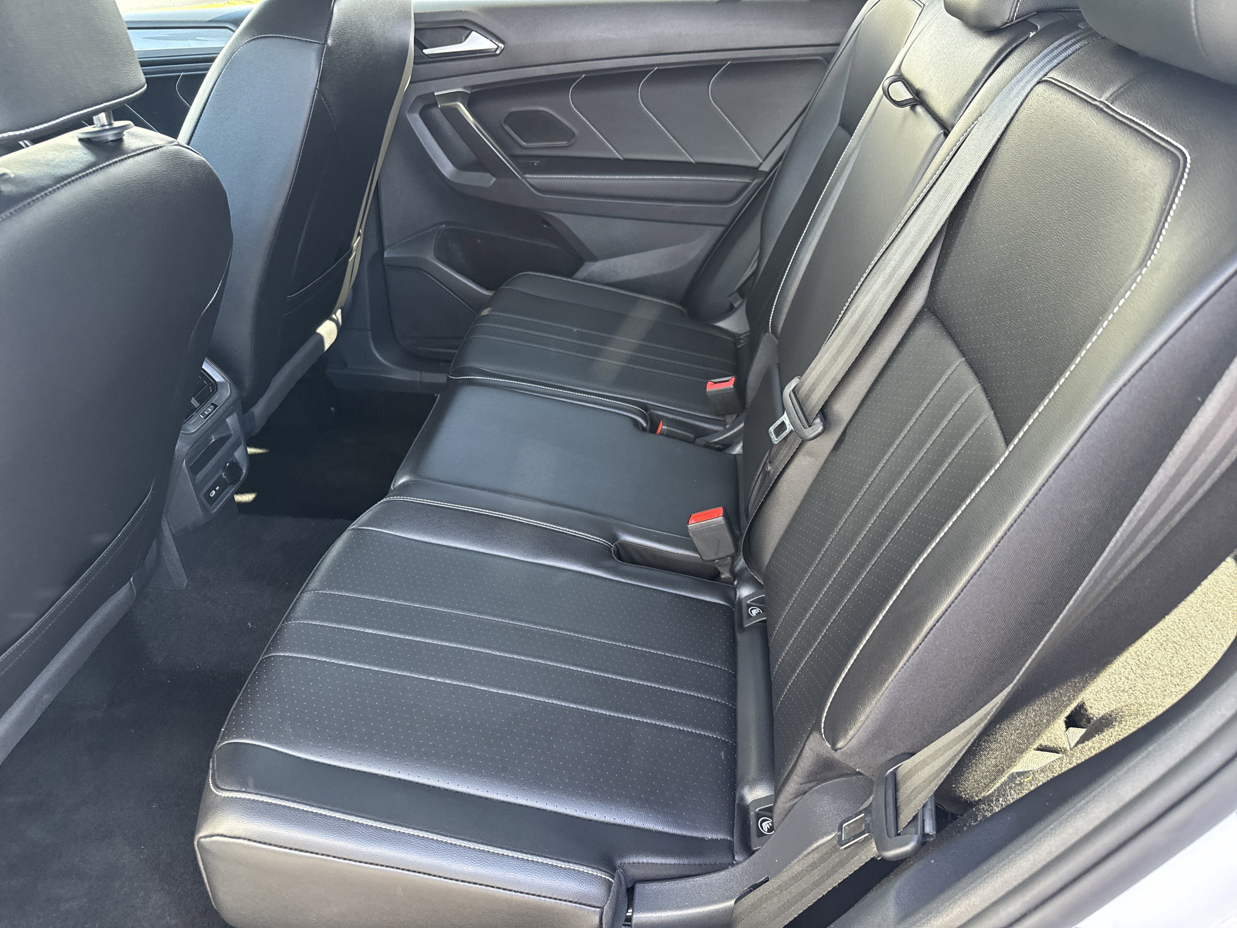 Used 2024 Volkswagen Tiguan SE AWD/4WD image 11