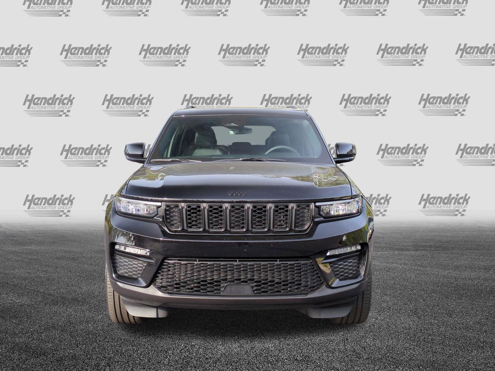 Used 2025 Jeep Grand Cherokee Limited w/ Black Appearance Package RWD image 3