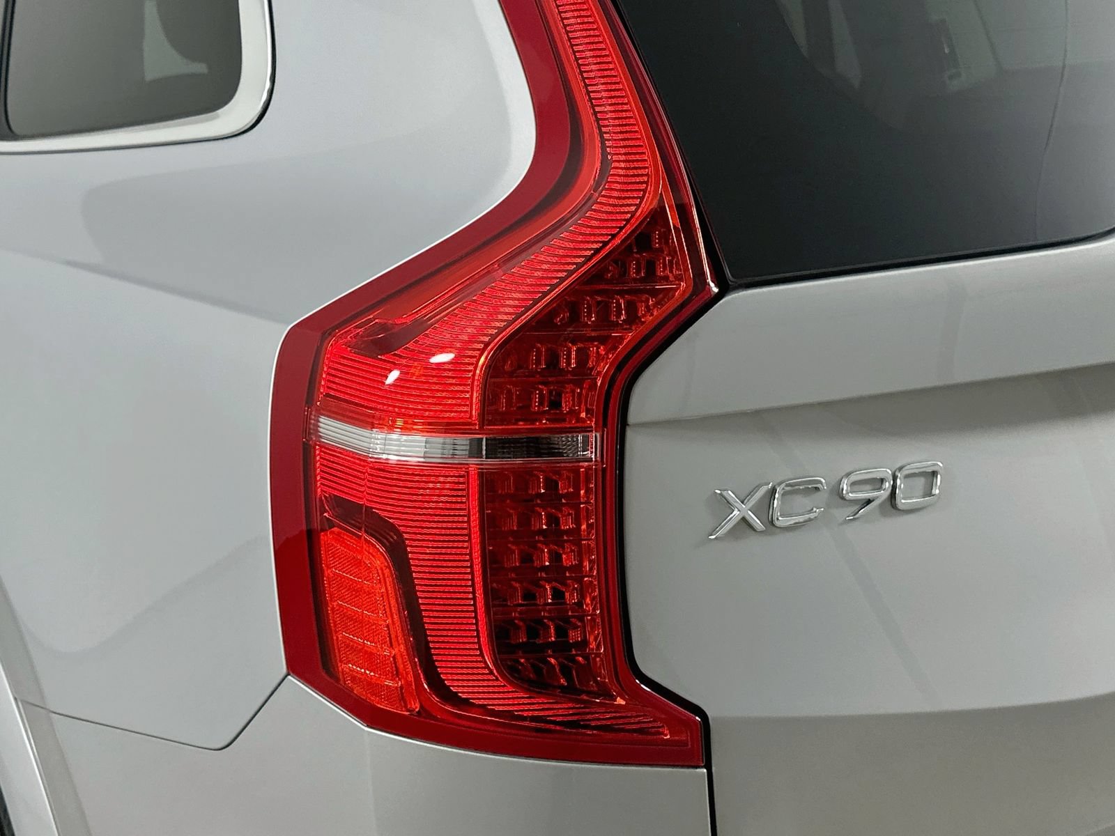 Used 2023 Volvo XC90 T8 Ultimate w/ Protection Package Premier AWD/4WD image 12
