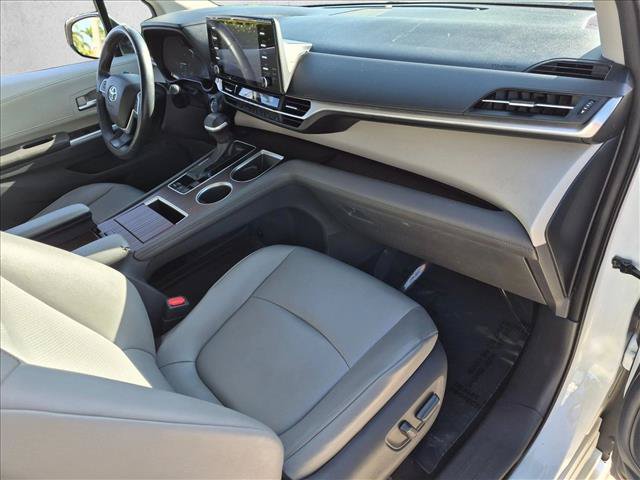 Used 2021 Toyota Sienna XLE FWD image 22