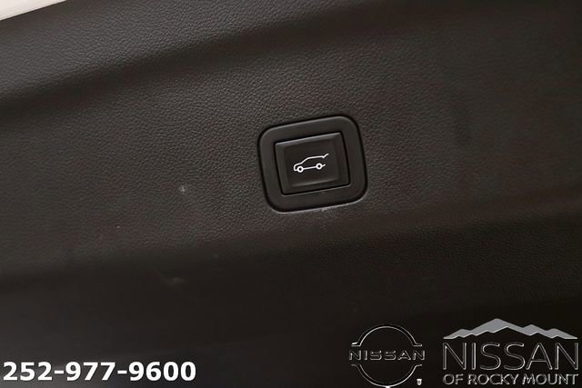 Used 2023 Chevrolet Suburban Premier image 17