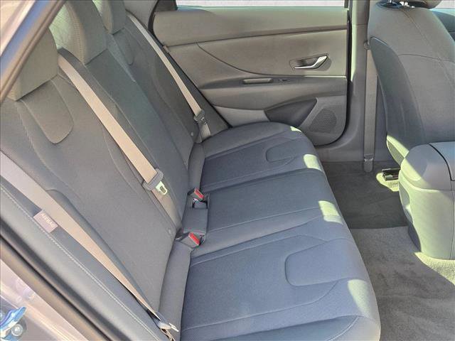 Used 2025 Hyundai Elantra SE image 19