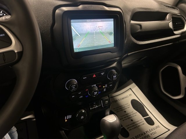 Used 2018 Jeep Renegade Latitude image 17