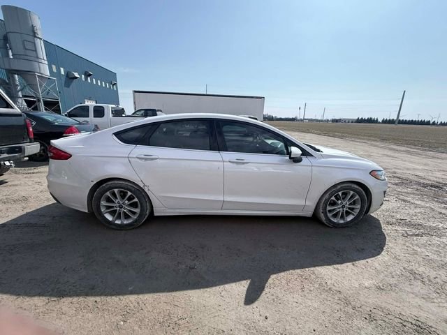 Used 2020 Ford Fusion SE image 3