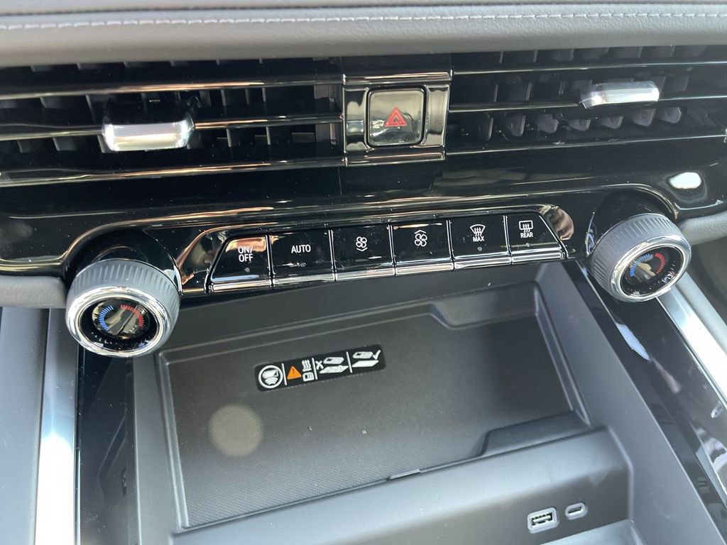 New 2026 Chevrolet Suburban LT w/ Comfort Package AWD/4WD image 19