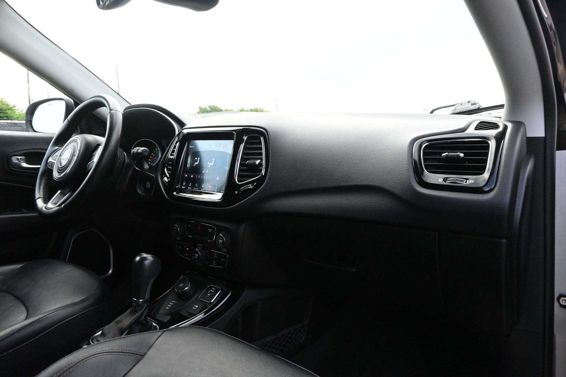 Used 2018 Jeep Compass Limited w/ Navigation Group AWD/4WD image 25