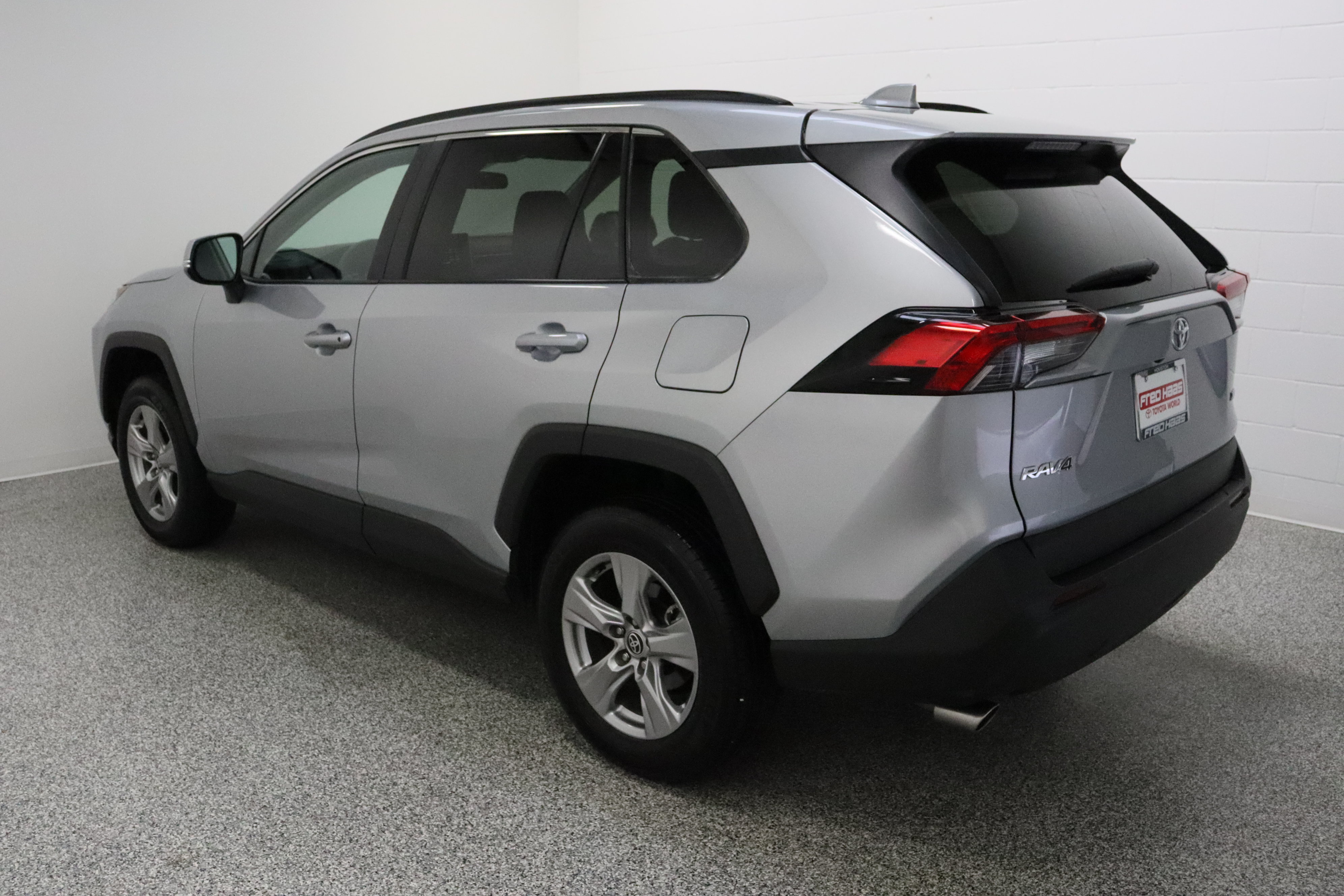 Used 2025 Toyota RAV4 XLE FWD image 9
