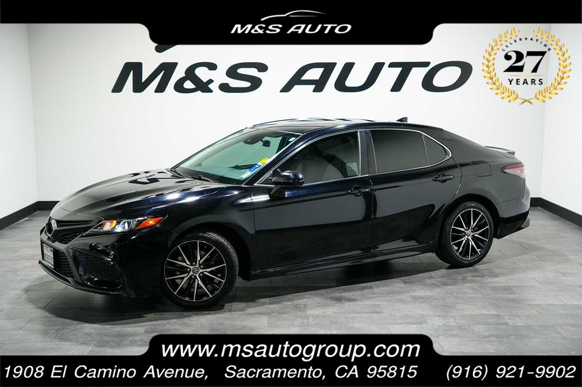 Used 2022 Toyota Camry SE FWD image 1