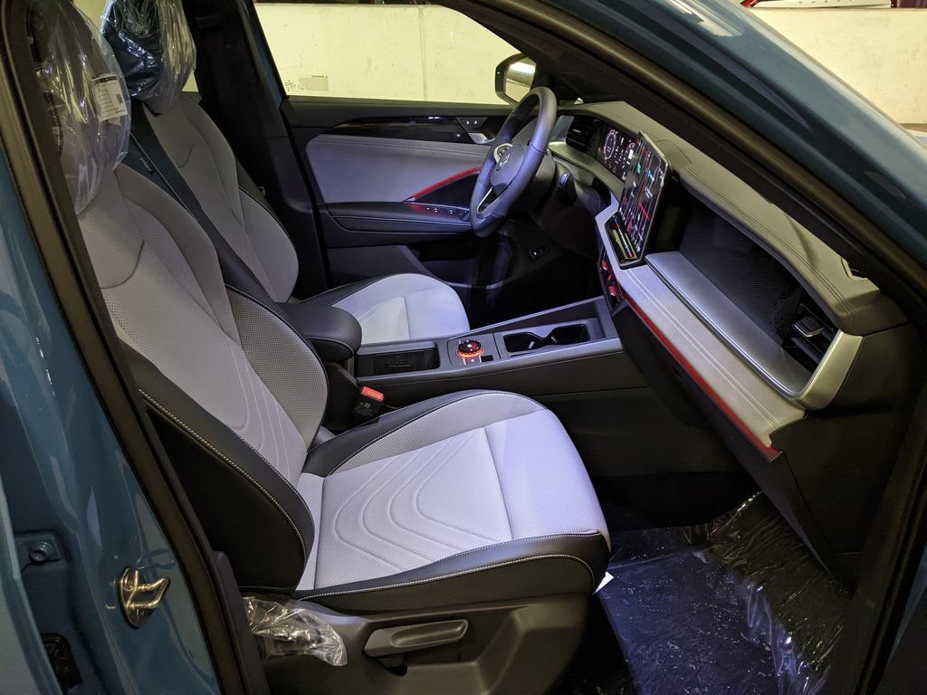New 2026 Volkswagen Tiguan SE R-Line FWD image 22