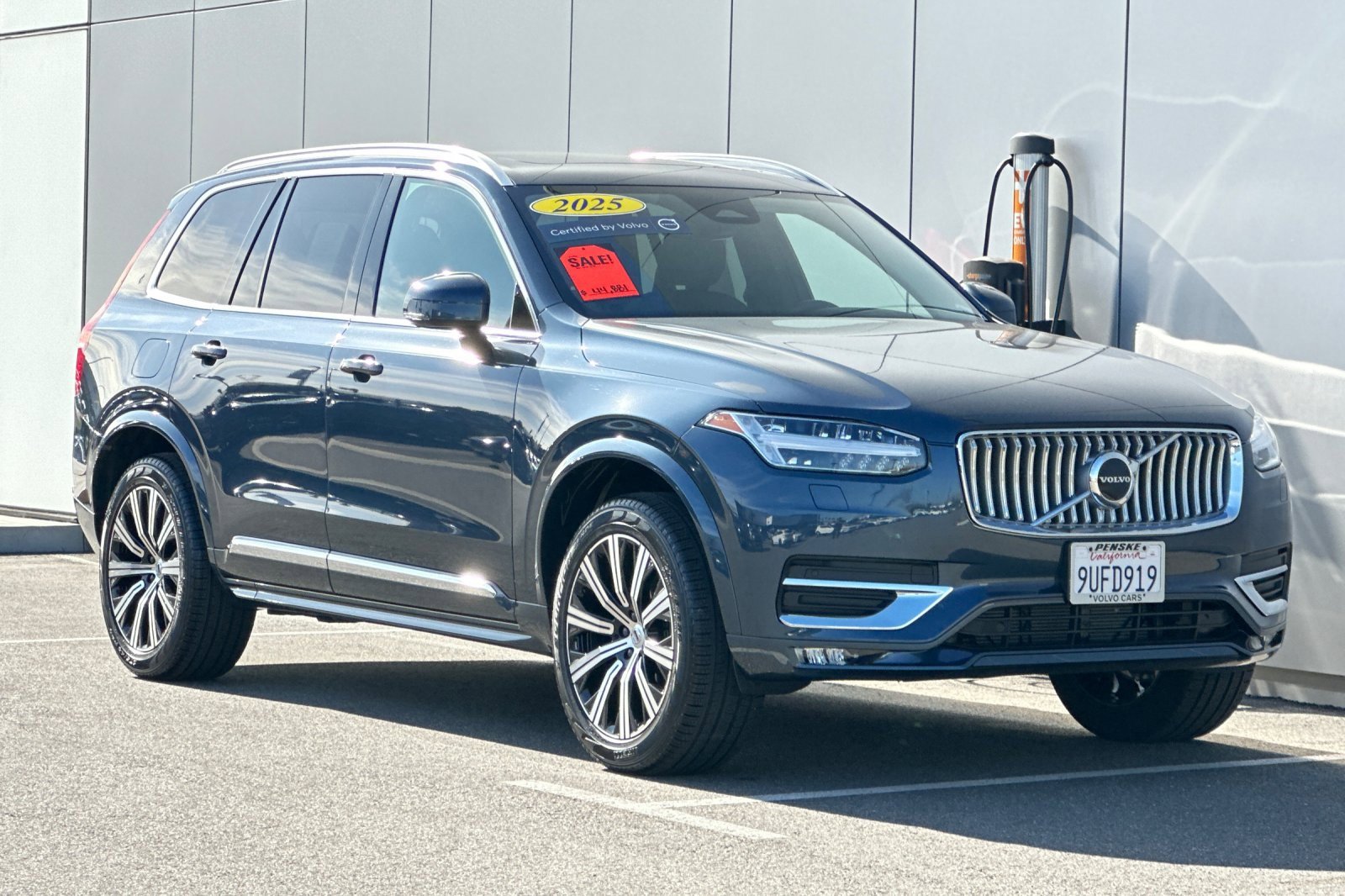 Certified 2025 Volvo XC90 B5 Core w/ Protection Package Premier image 7