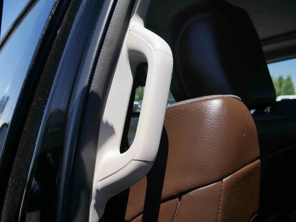 Used 2025 RAM 1500 Limited AWD/4WD image 18