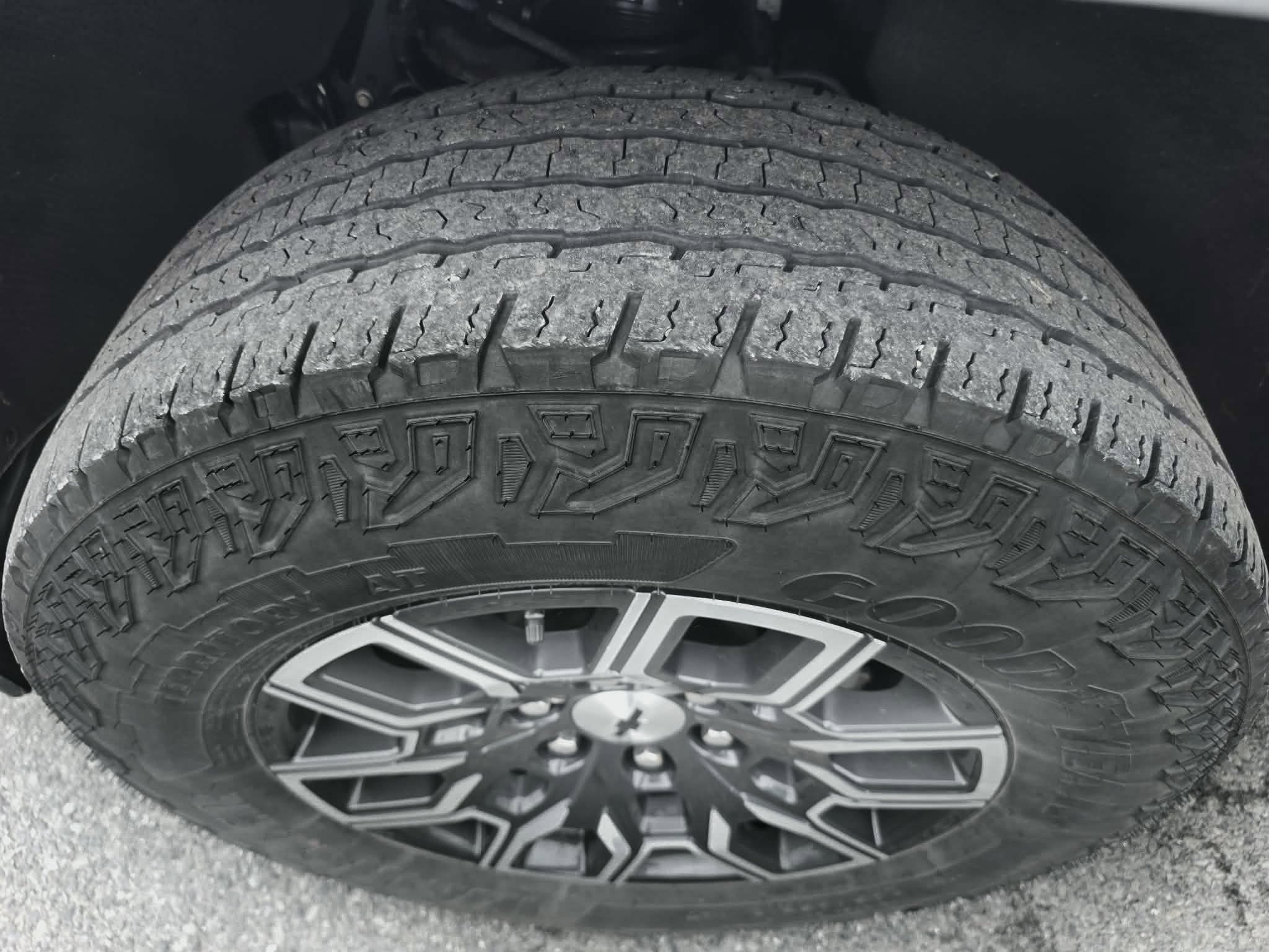 Used 2024 Chevrolet Colorado Z71 w/ Z71 Convenience Package 2 AWD/4WD image 11