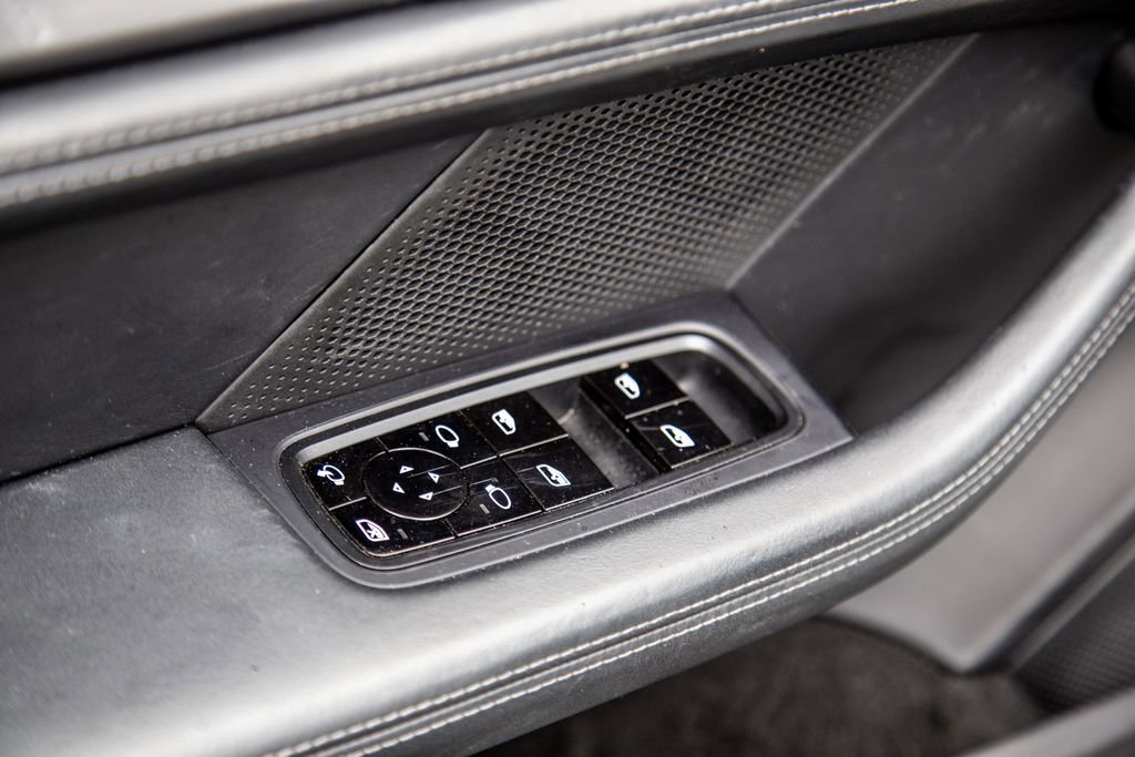 Used 2020 Porsche Taycan Turbo AWD/4WD image 19