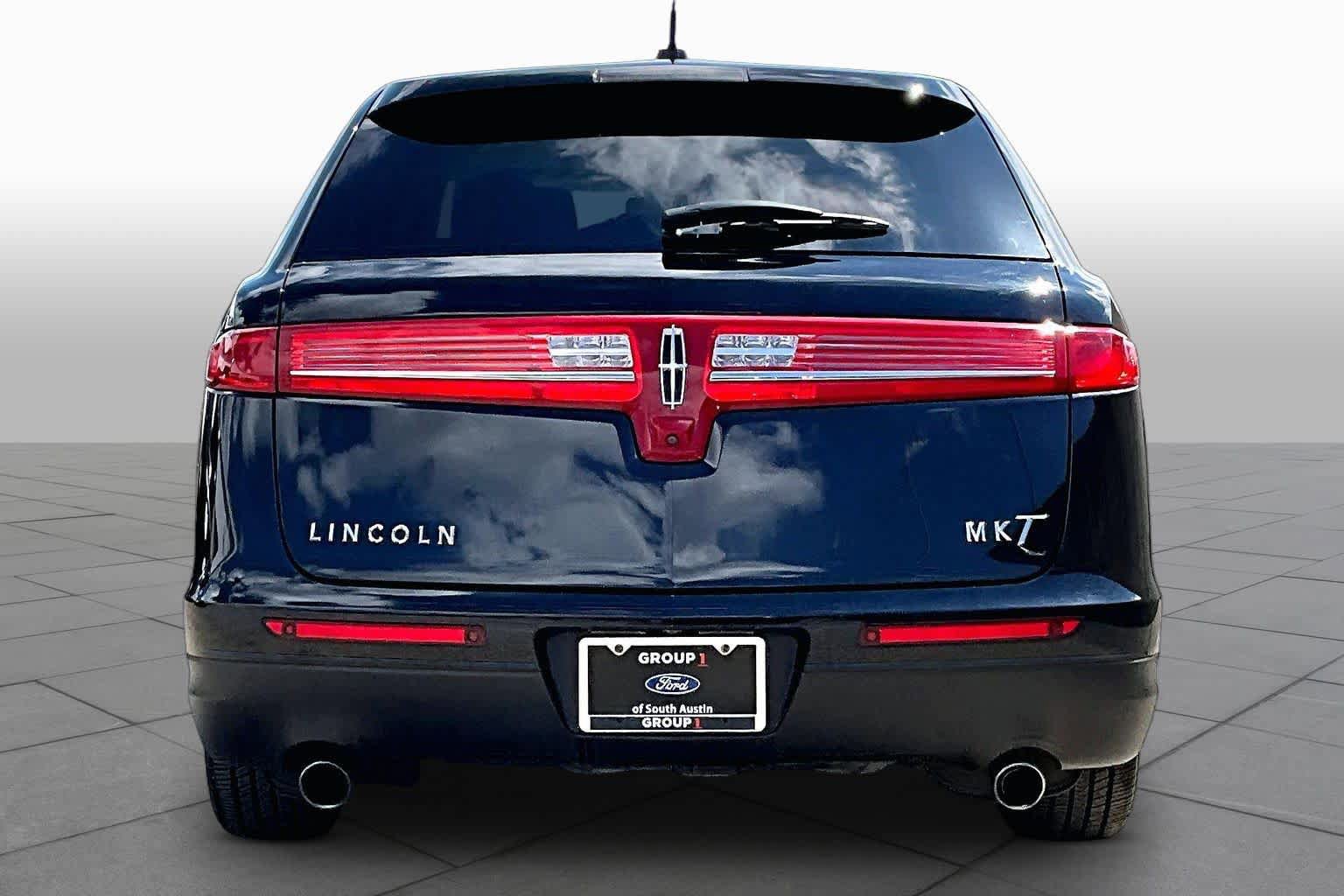Used 2018 Lincoln MKT AWD image 7