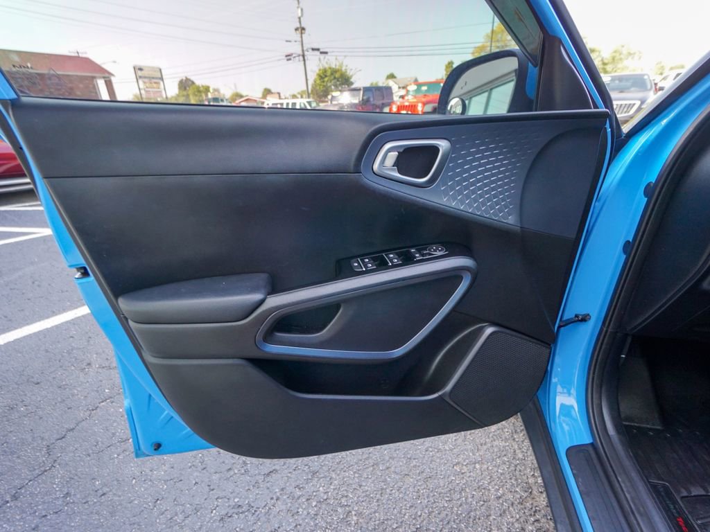 Used 2023 Kia Soul EX image 16