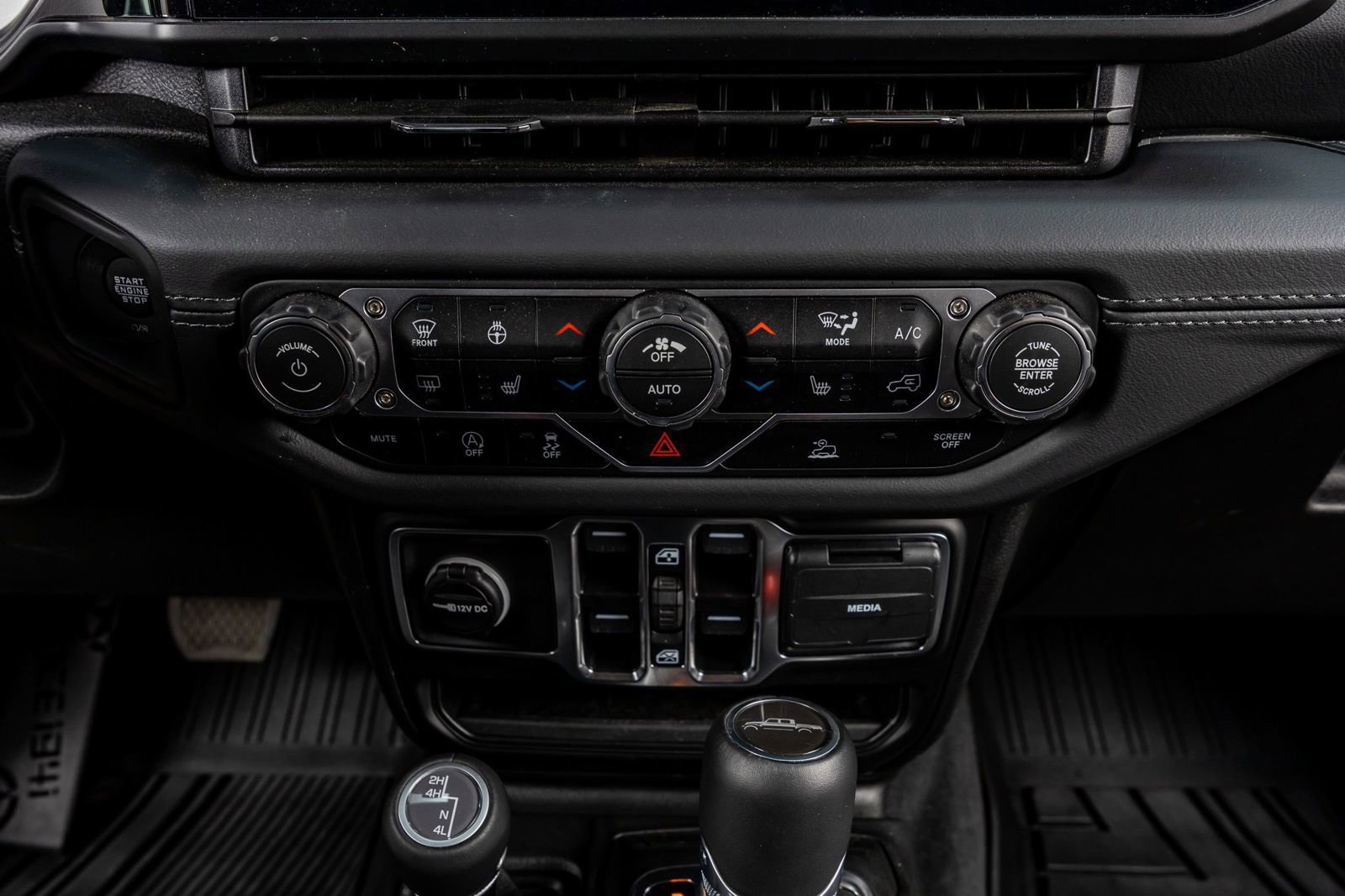 Used 2025 Jeep Gladiator Sport AWD/4WD image 26