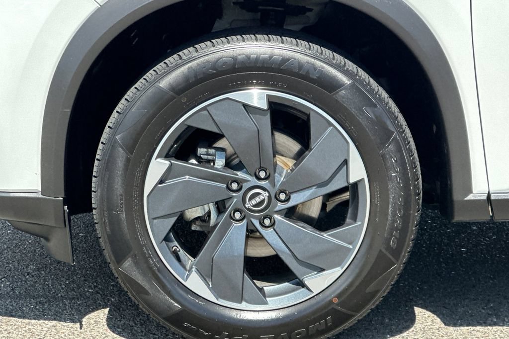 Used 2024 Nissan Rogue SV AWD/4WD image 32