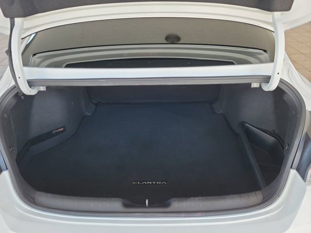 Used 2024 Hyundai Elantra SE image 31