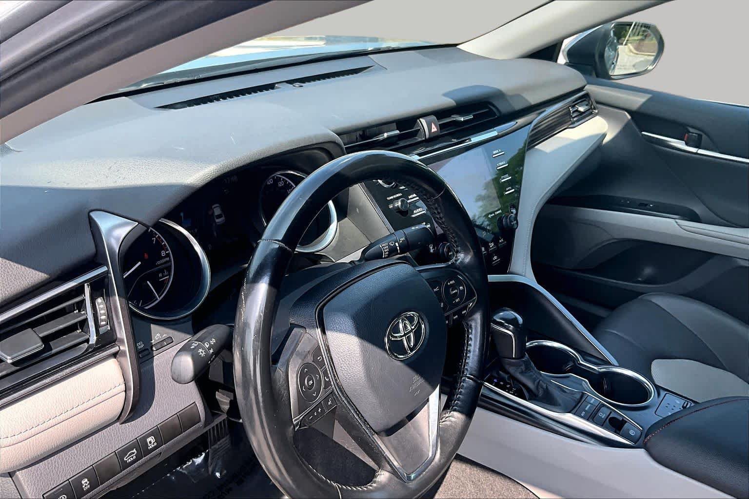 Used 2020 Toyota Camry XLE FWD image 17