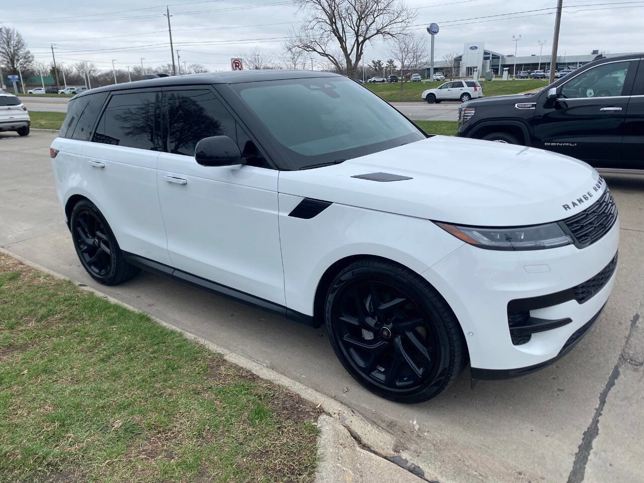 Used 2024 Land Rover Range Rover Sport SE image 7
