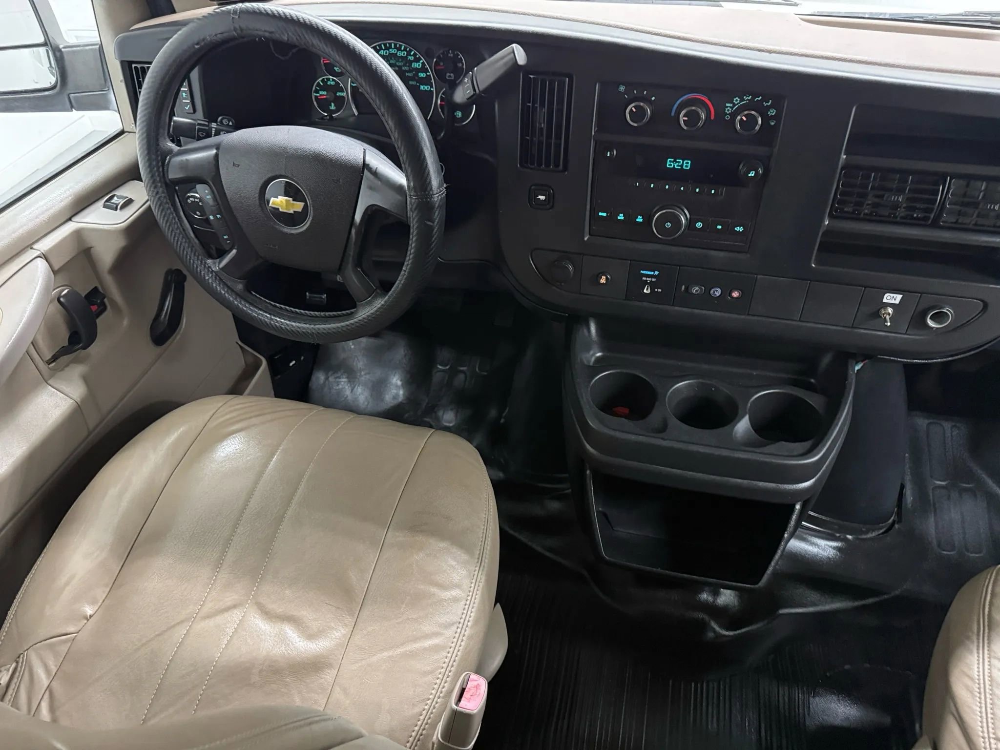 Used 2013 Chevrolet Express 3500 LS image 24
