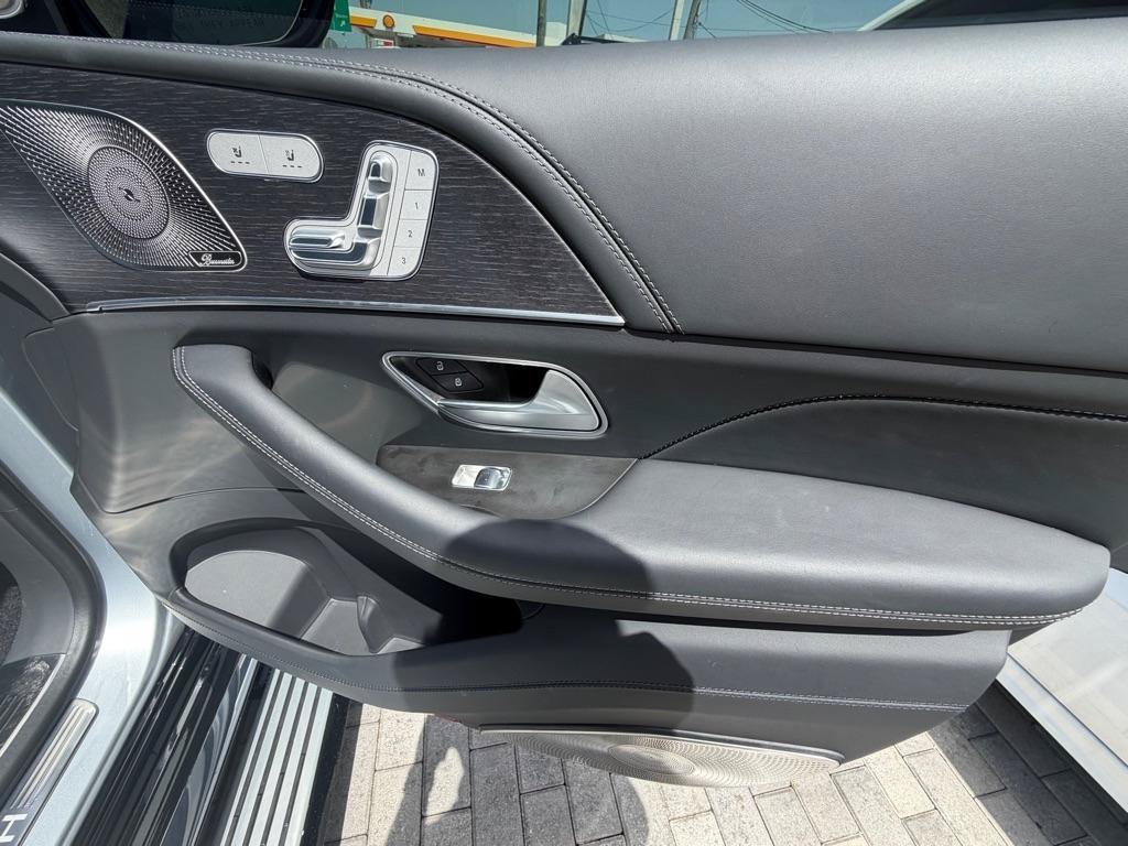 Used 2024 Mercedes-Benz Maybach GLS 600 4MATIC image 24