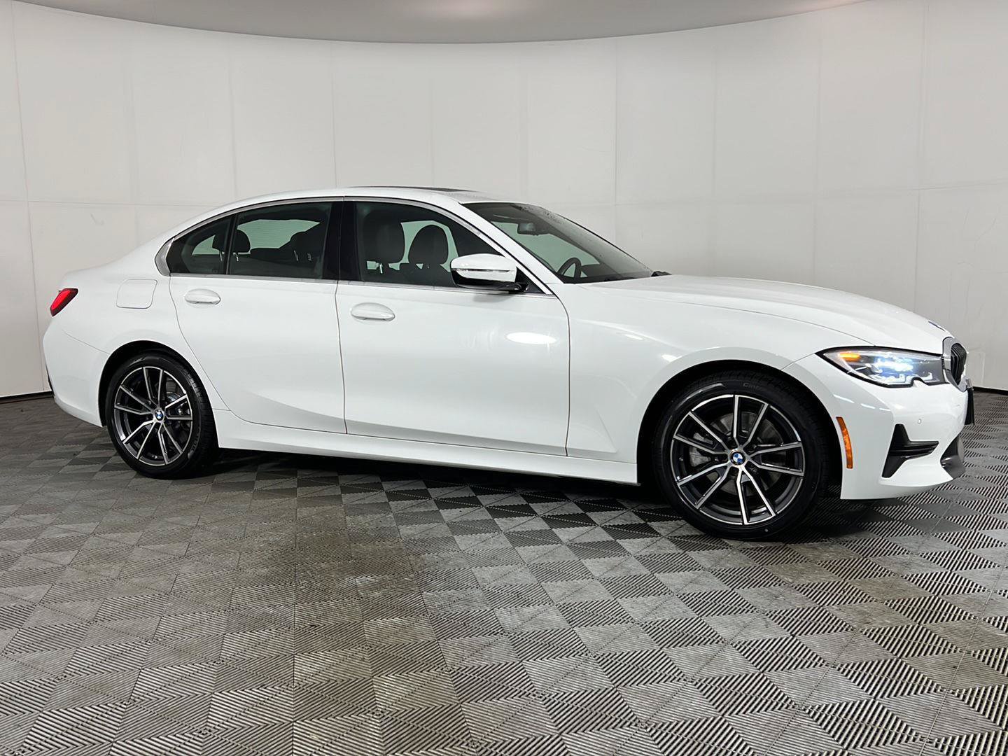 Used 2021 BMW 330i xDrive Sedan w/ Premium Package AWD/4WD image 3