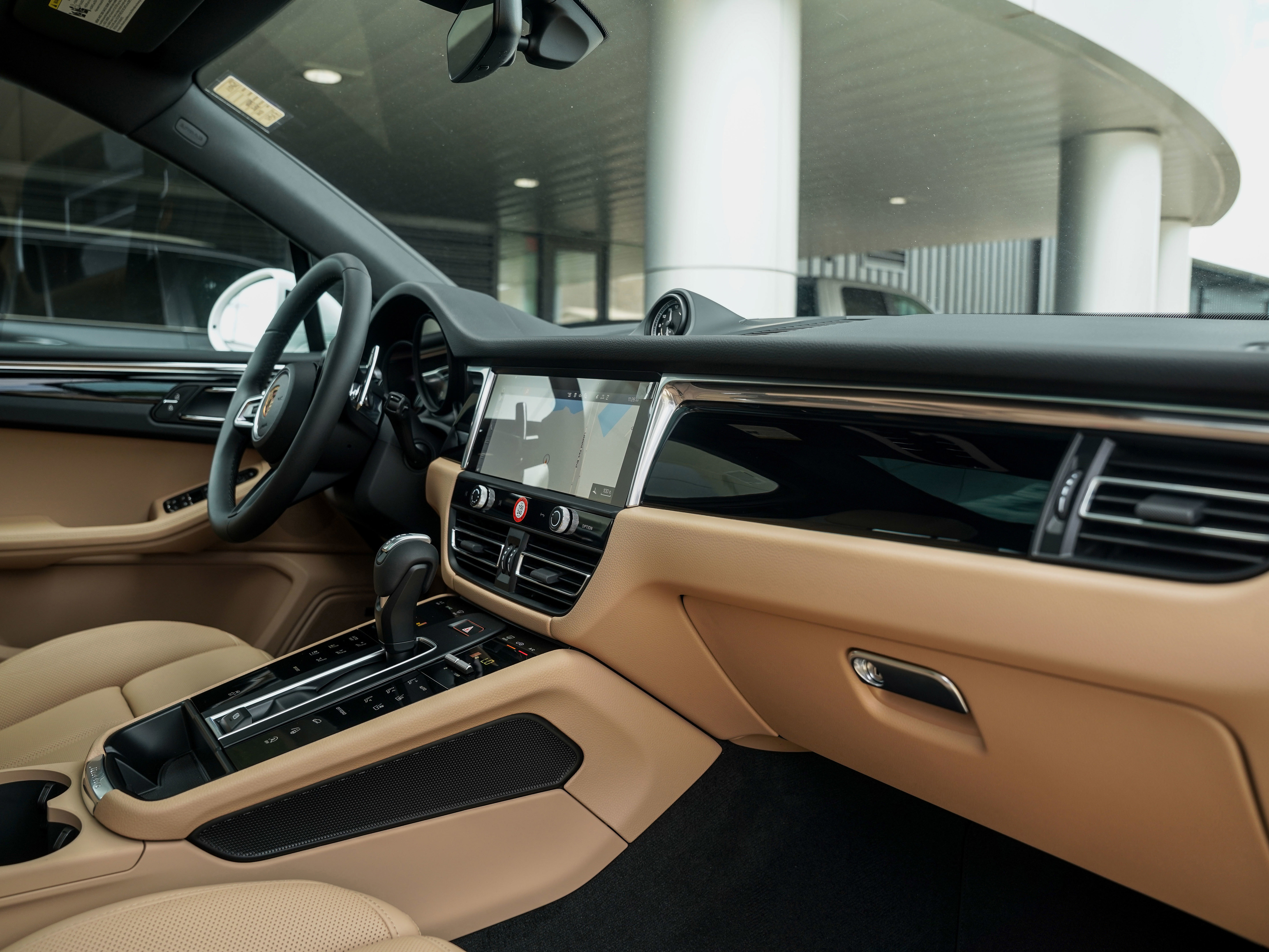 New 2026 Porsche Macan image 32