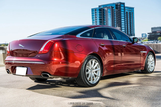 Used 2012 Jaguar XJ image 8