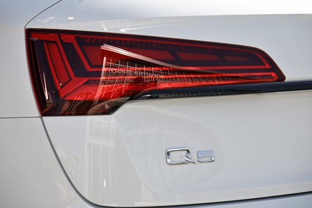 New 2025 Audi Q5 2.0T Premium image 11
