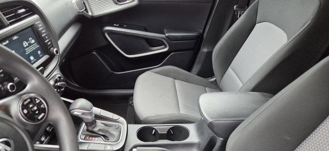 Used 2021 Kia Soul LX image 16