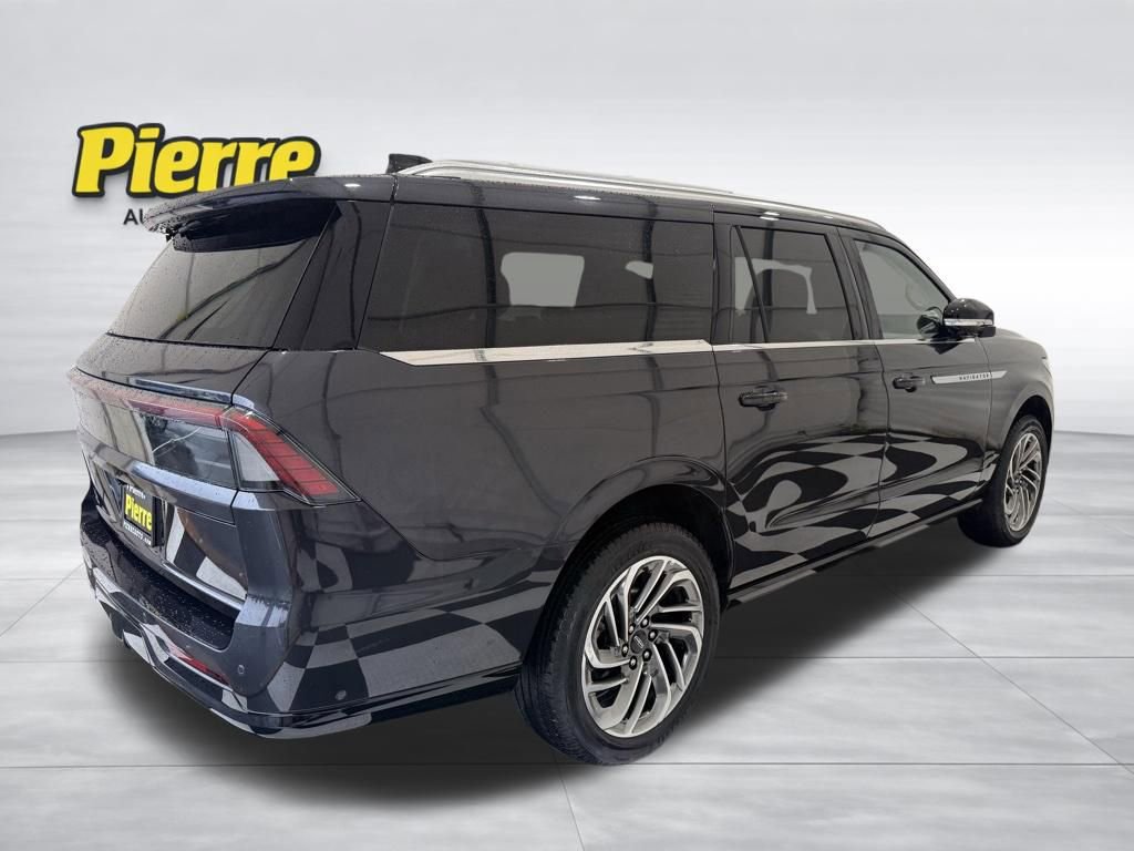 Used 2025 Lincoln Navigator L Reserve image 10