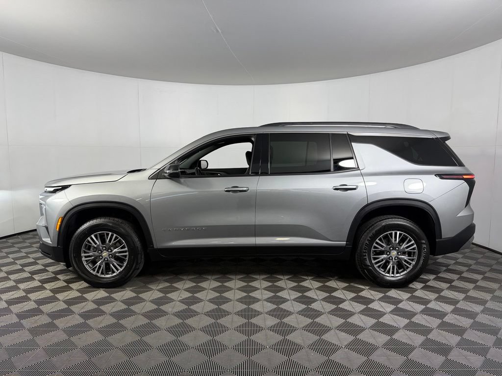 Used 2025 Chevrolet Traverse LT FWD image 11