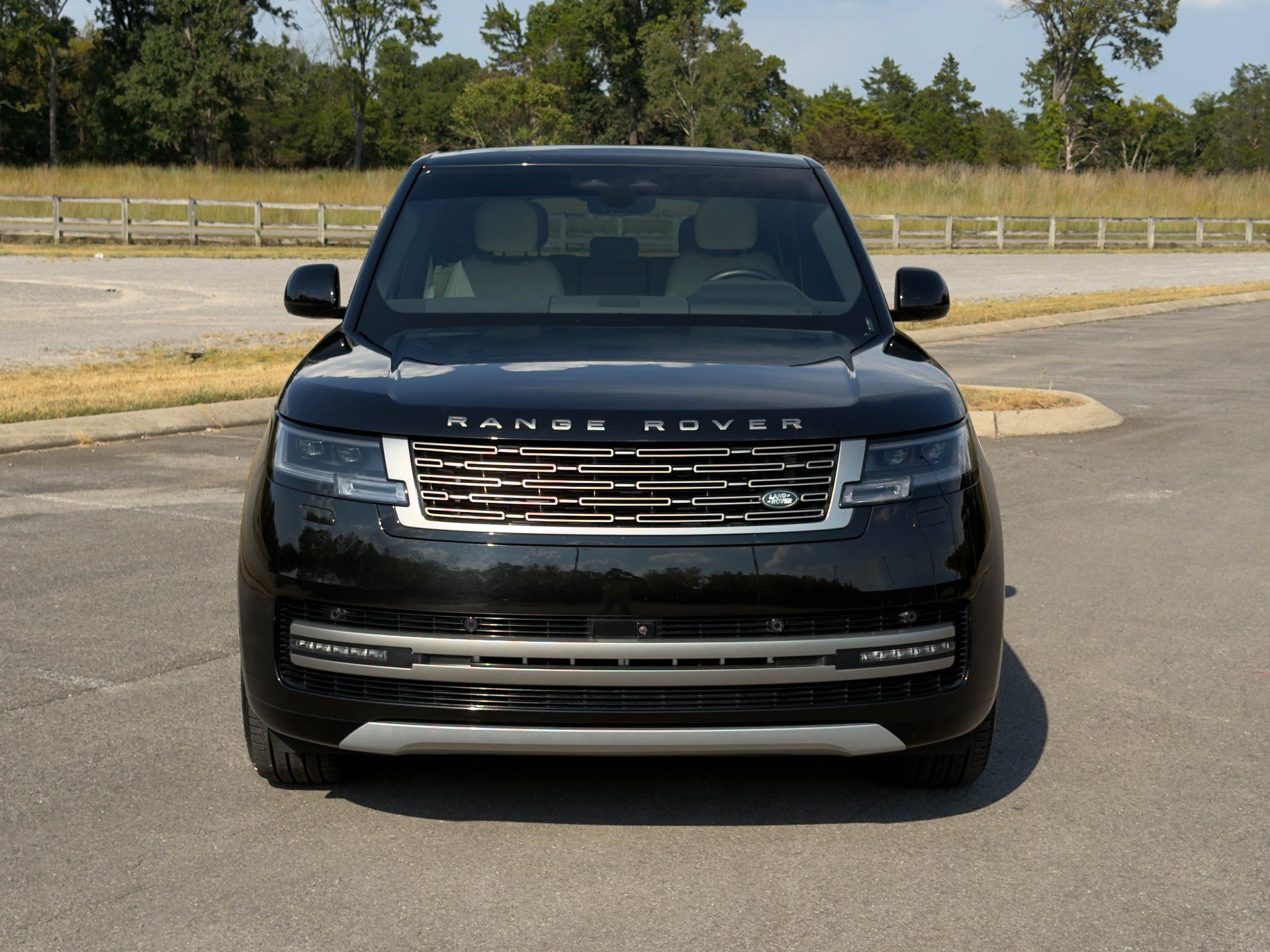 Used 2025 Land Rover Range Rover SE AWD/4WD image 5