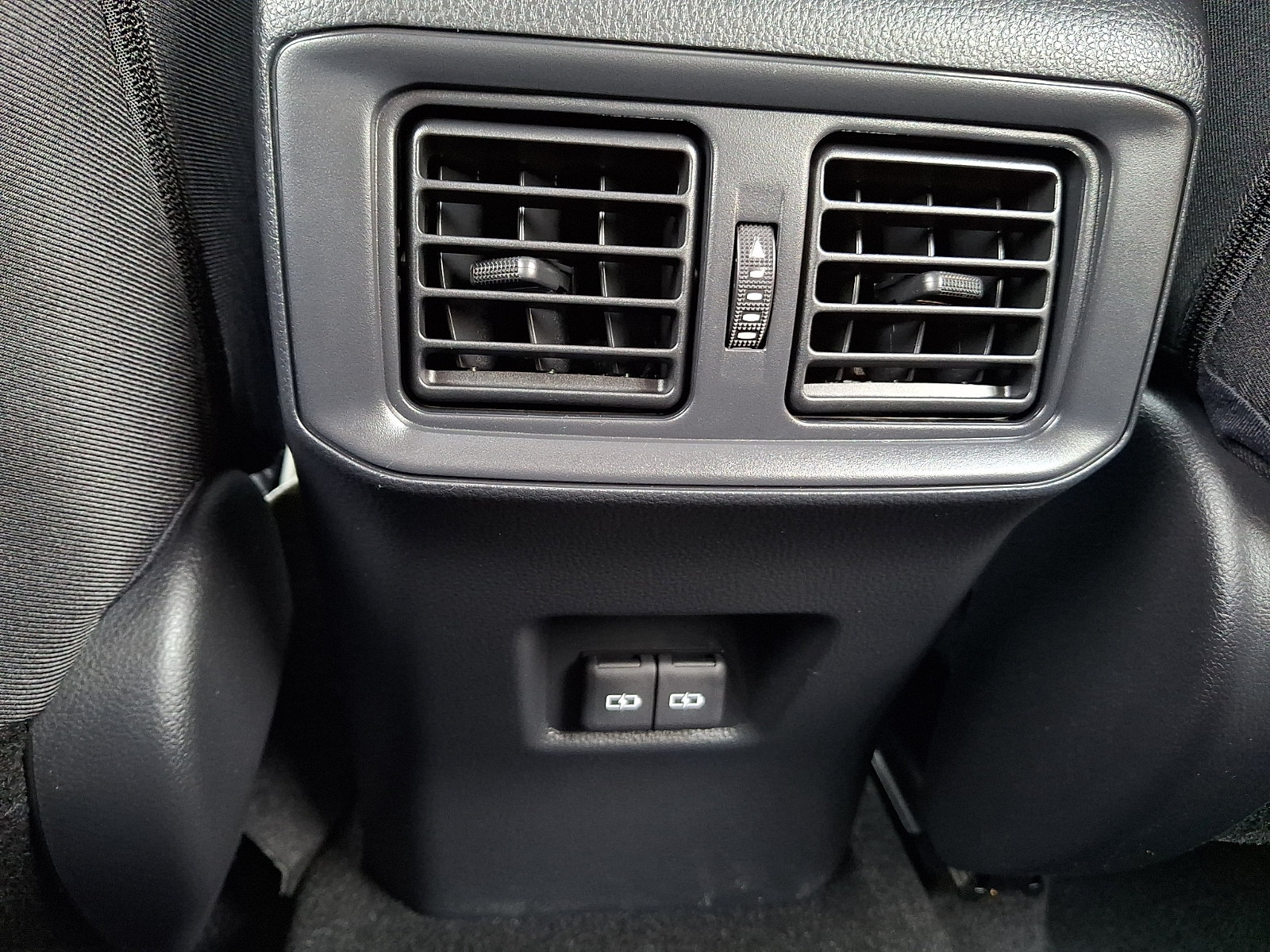 Used 2025 Toyota RAV4 XLE w/ Convenience Package AWD/4WD image 29