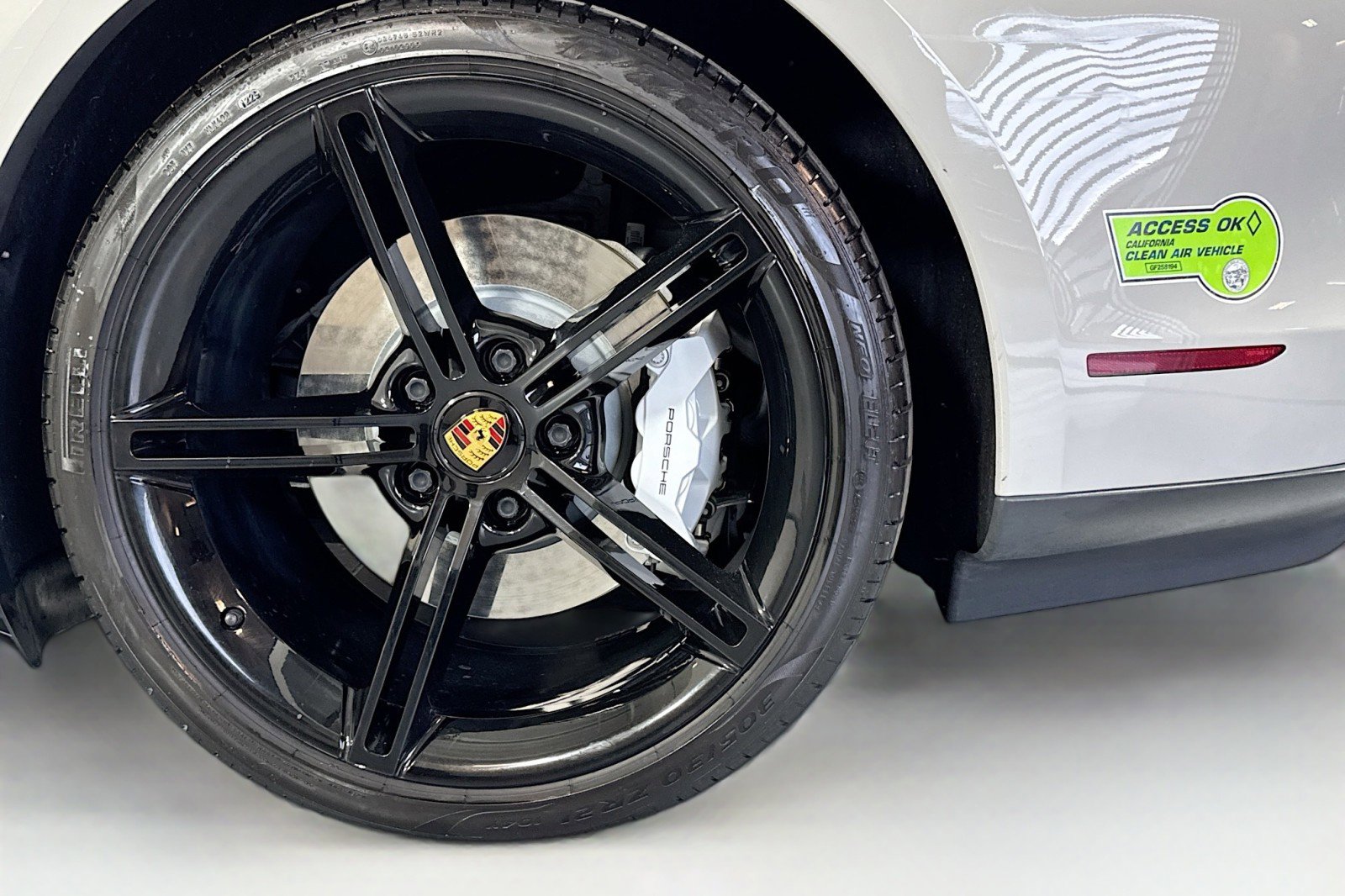 Used 2022 Porsche Taycan image 30