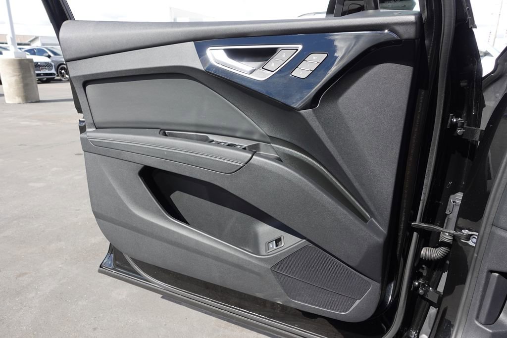 Used 2023 Audi Q4 e-tron Premium Plus w/ Premium Plus image 17