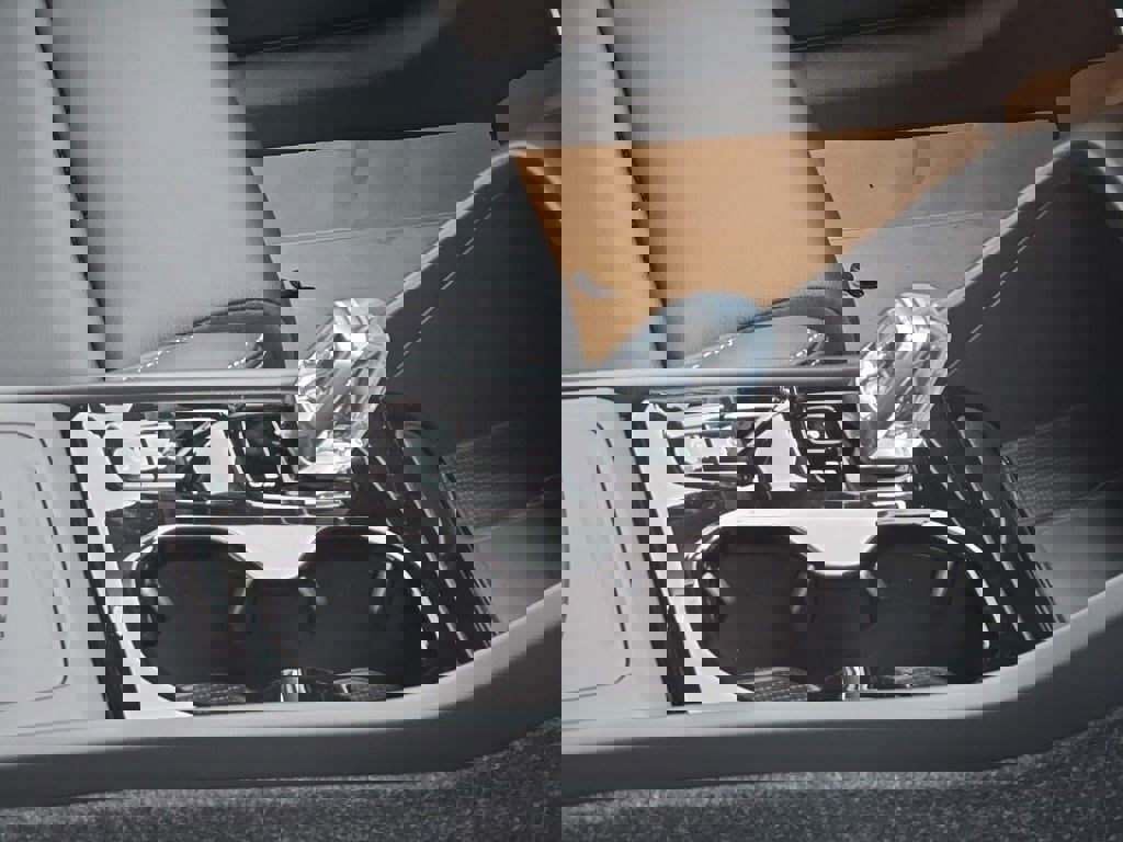 New 2026 Volvo XC40 B5 Plus w/ Protection Package Premier image 8