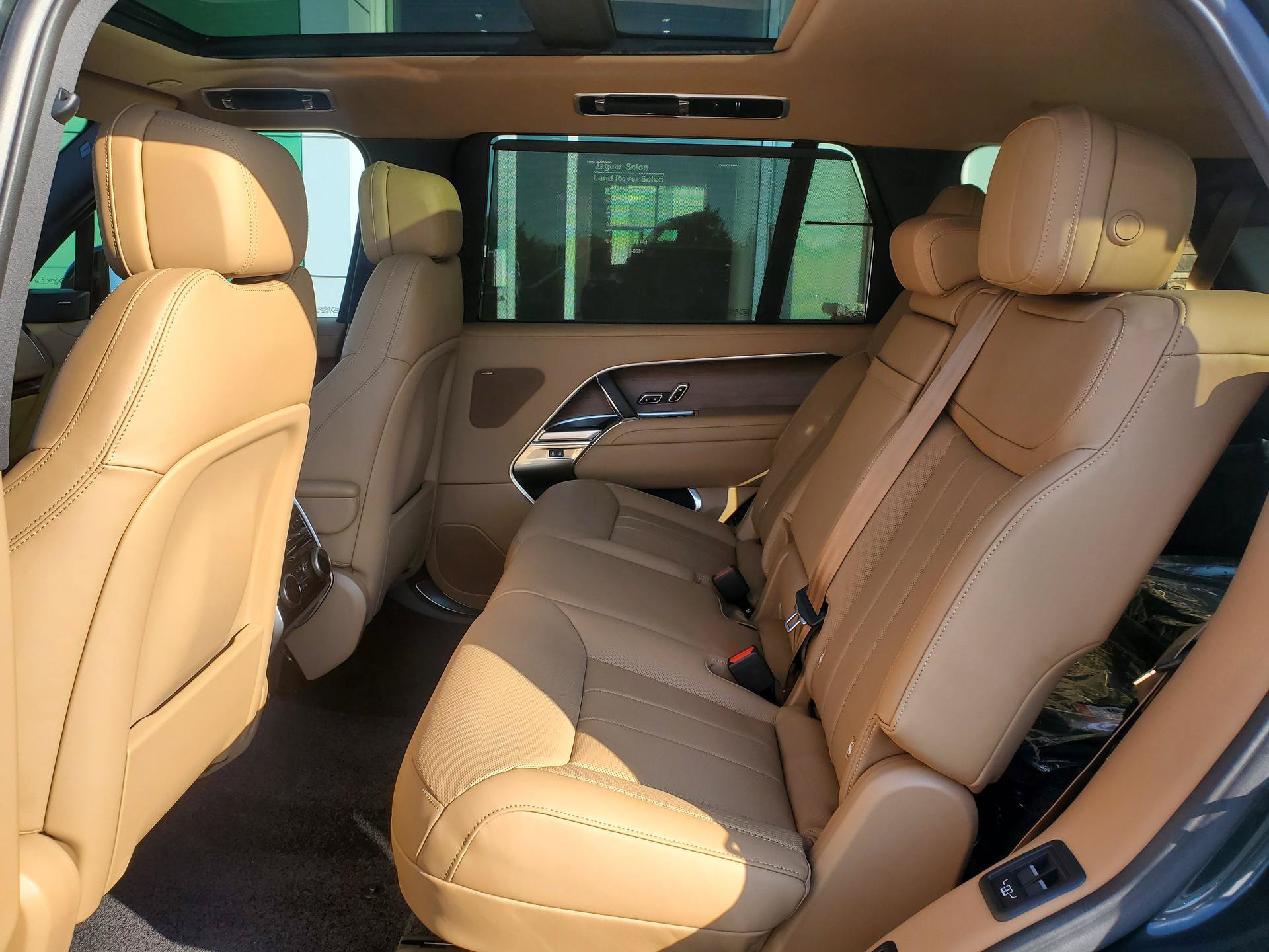 New 2027 Land Rover Range Rover Long Wheelbase SE AWD/4WD image 12