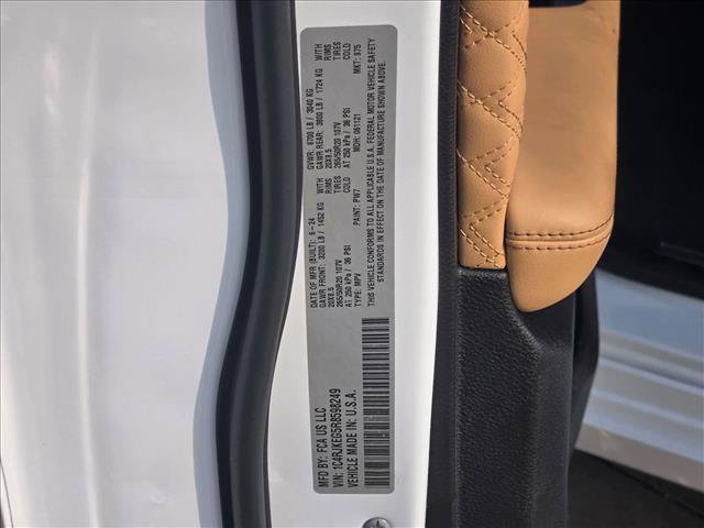 Used 2024 Jeep Grand Cherokee L Summit w/ Luxury Tech Group V AWD/4WD image 26