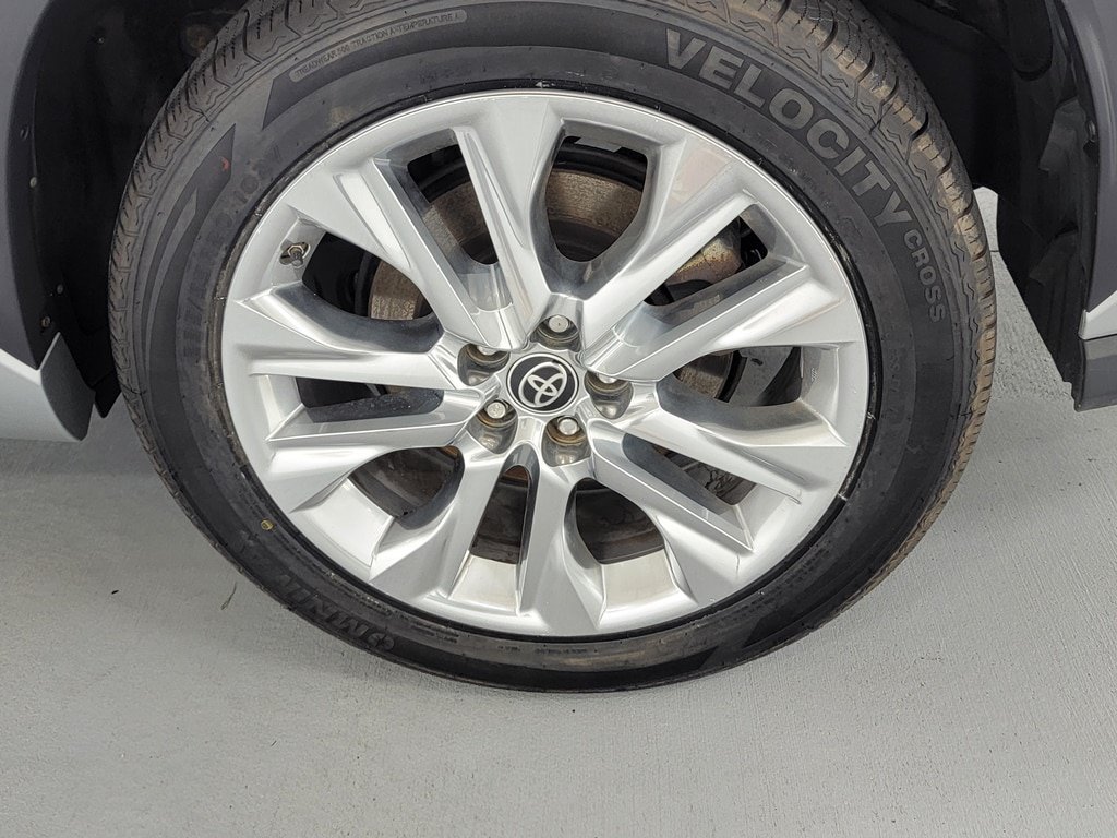 Used 2022 Toyota Highlander Limited FWD image 11