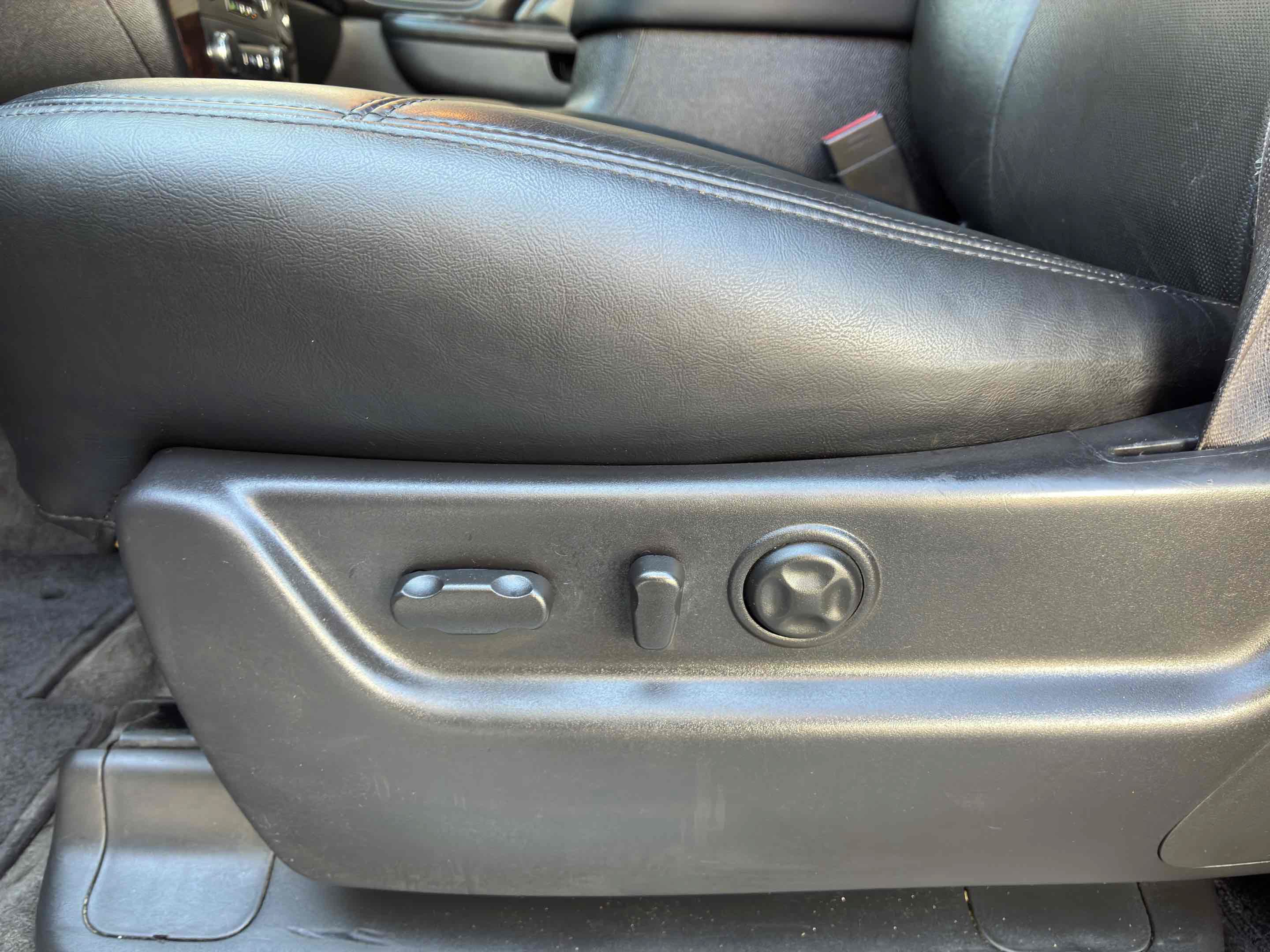 Used 2012 GMC Yukon Denali AWD/4WD image 39