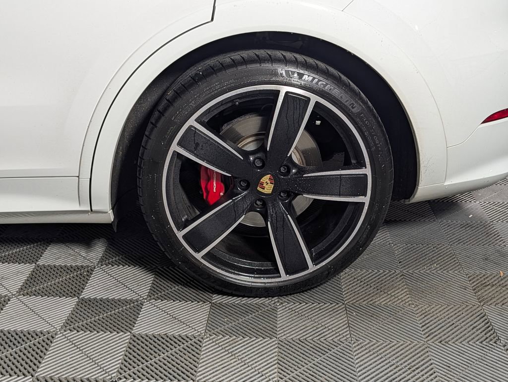 Used 2023 Porsche Cayenne GTS AWD/4WD image 13