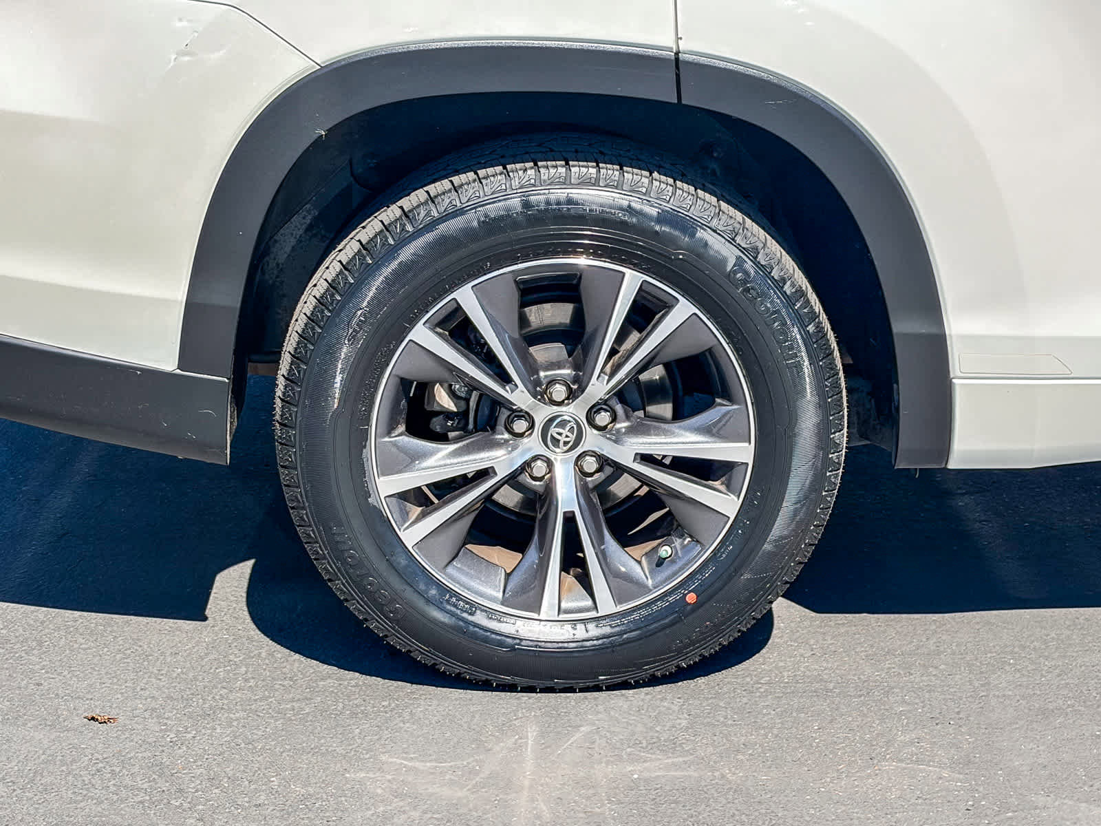 Used 2016 Toyota Highlander XLE image 10