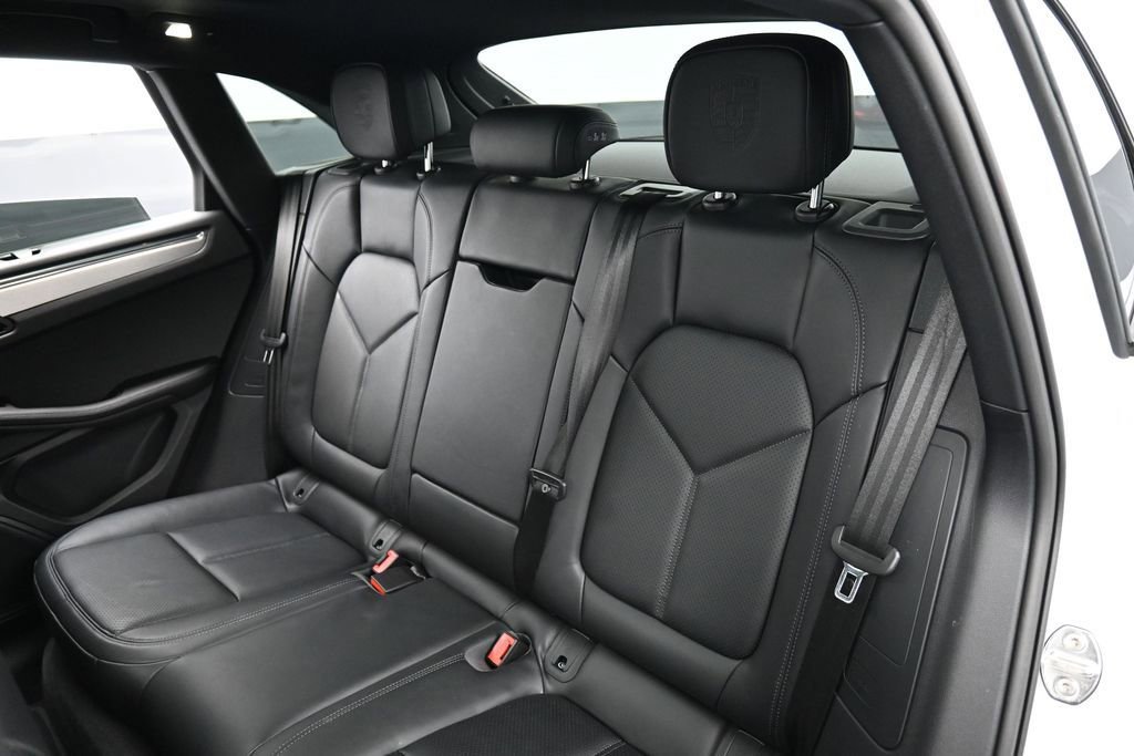 Certified 2026 Porsche Macan AWD/4WD image 24