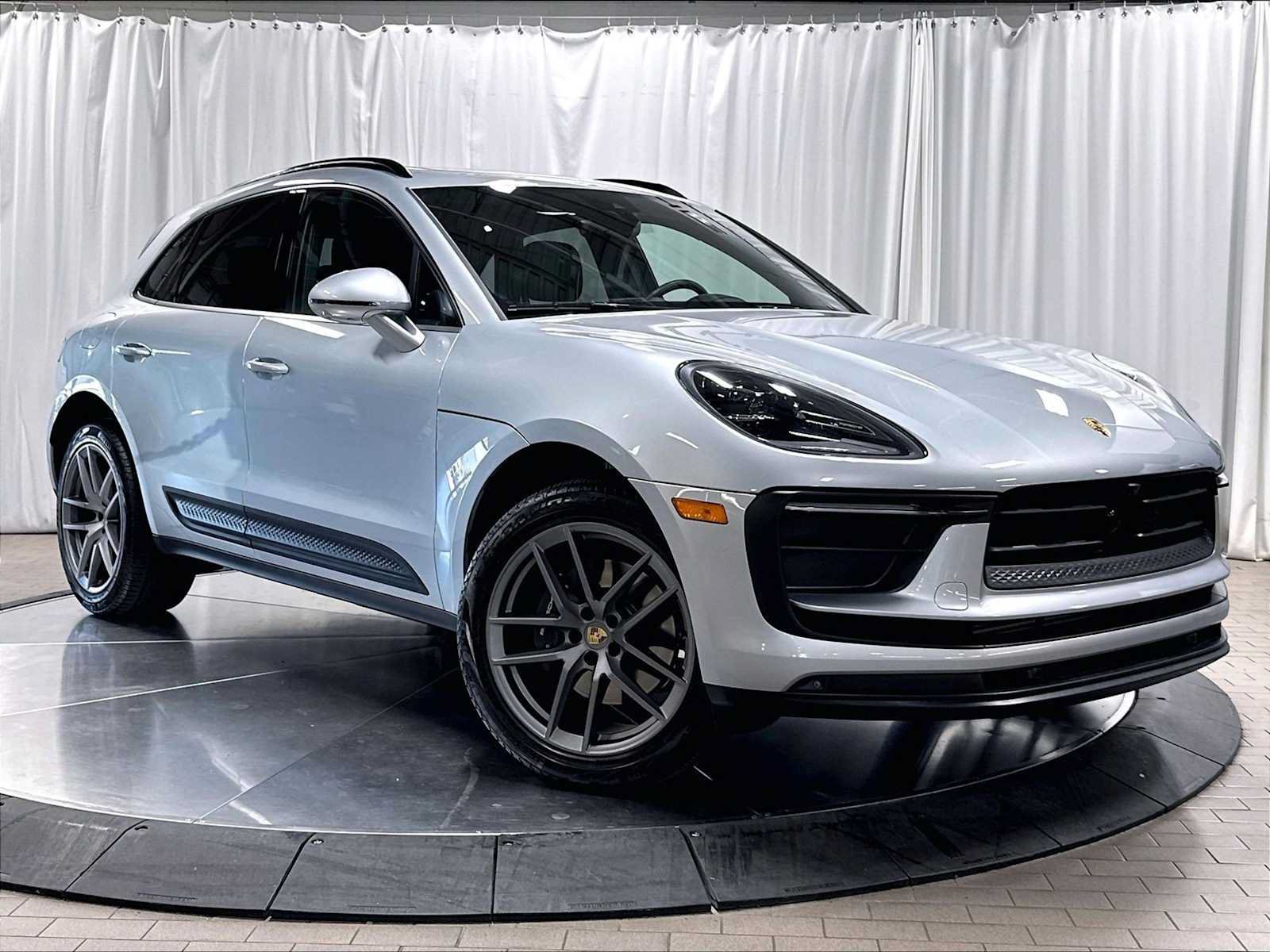 Used 2026 Porsche Macan AWD/4WD image 11