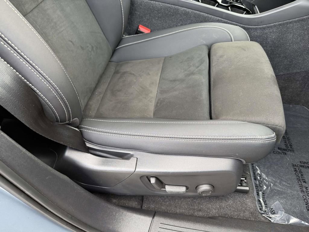 Used 2023 Volvo C40 P8 Recharge Ultimate w/ Protection Package Premier image 15