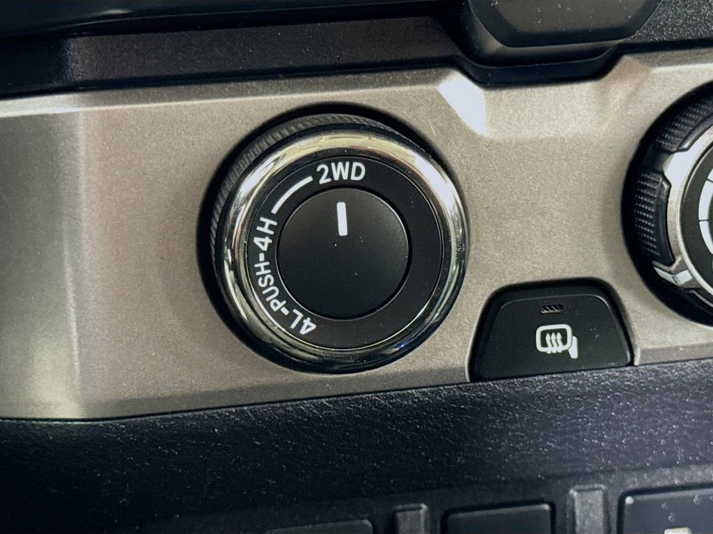 Used 2020 Toyota Tacoma SR5 AWD/4WD image 20