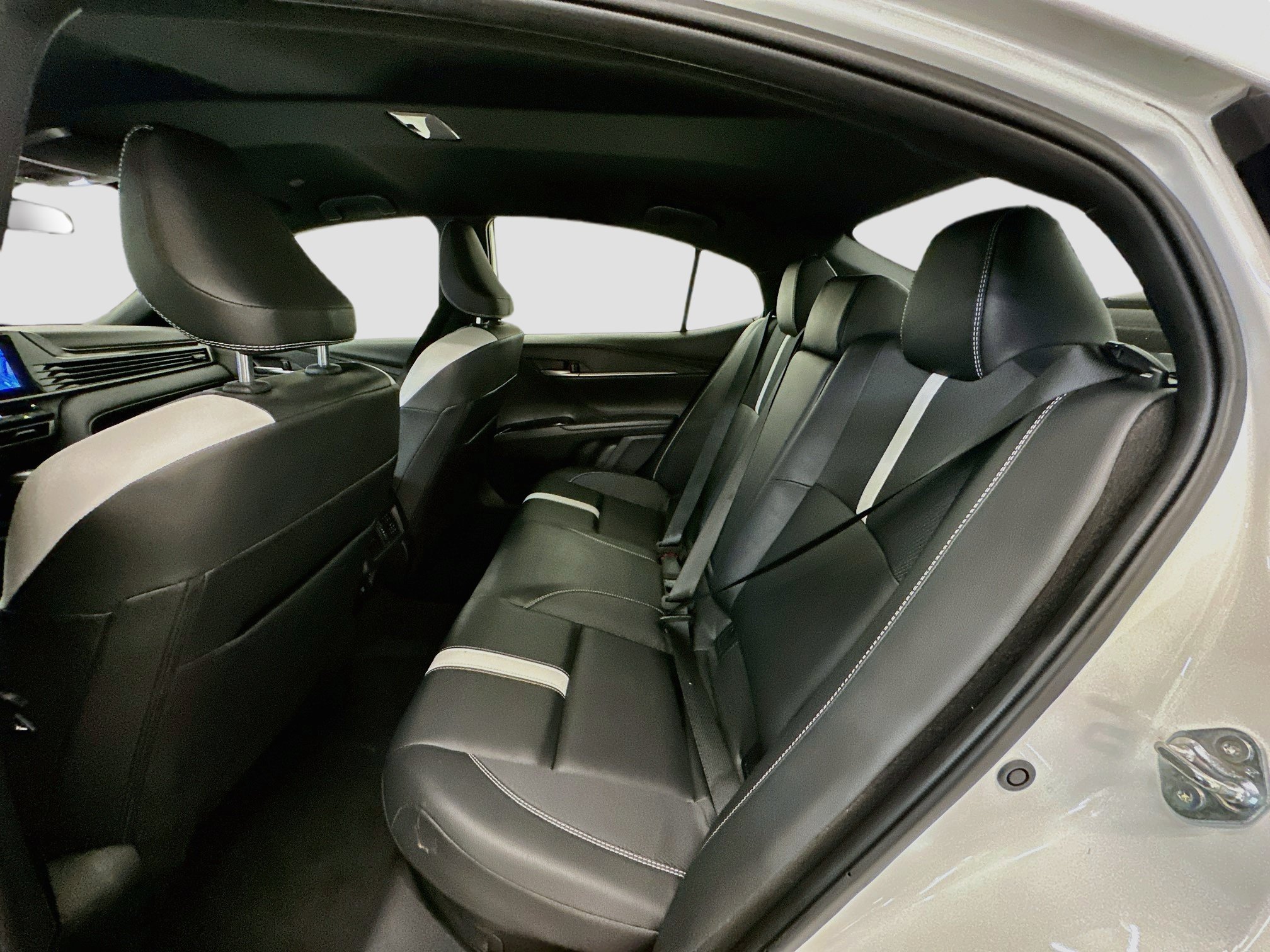 Used 2025 Toyota Camry SE FWD image 28