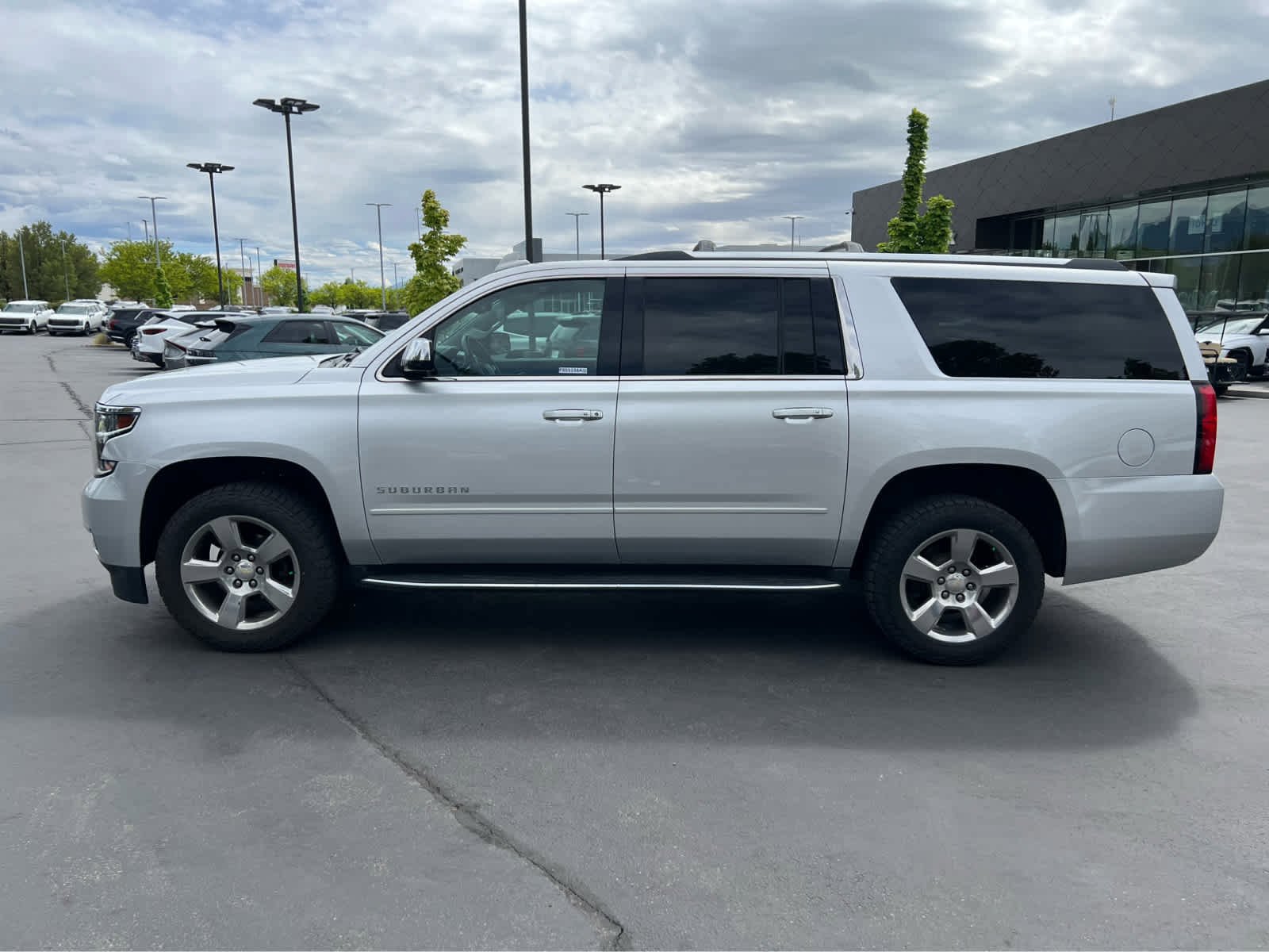 Used 2020 Chevrolet Suburban Premier image 12